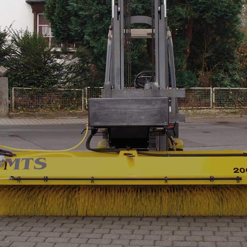 kehrmaschine-fuer-aussenbereich-mts-kehrmaschinen