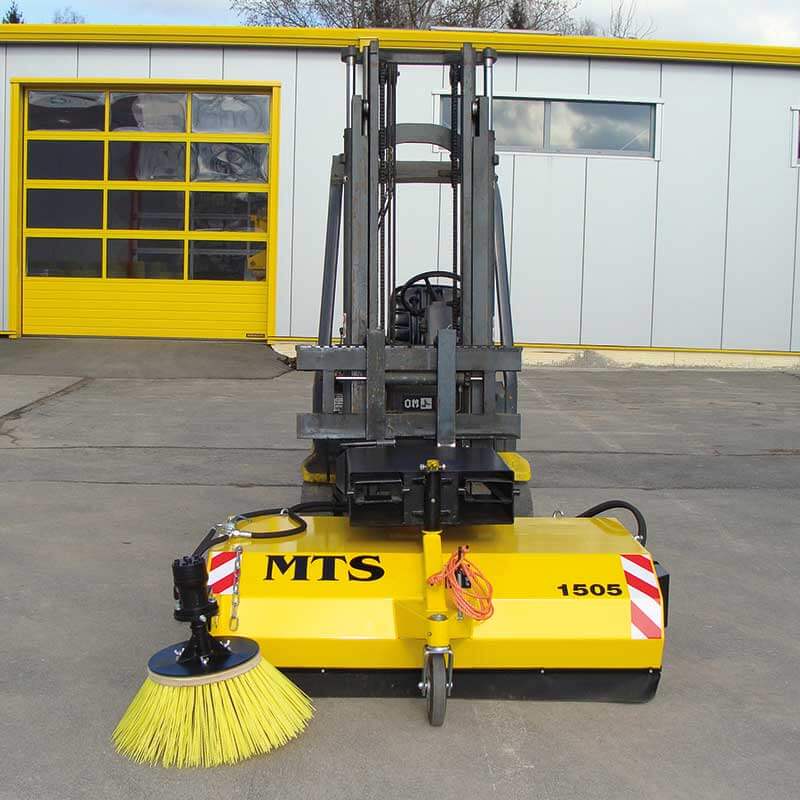 kehrmaschine-mit-auffangbehaelter-mts-kehrmaschinen